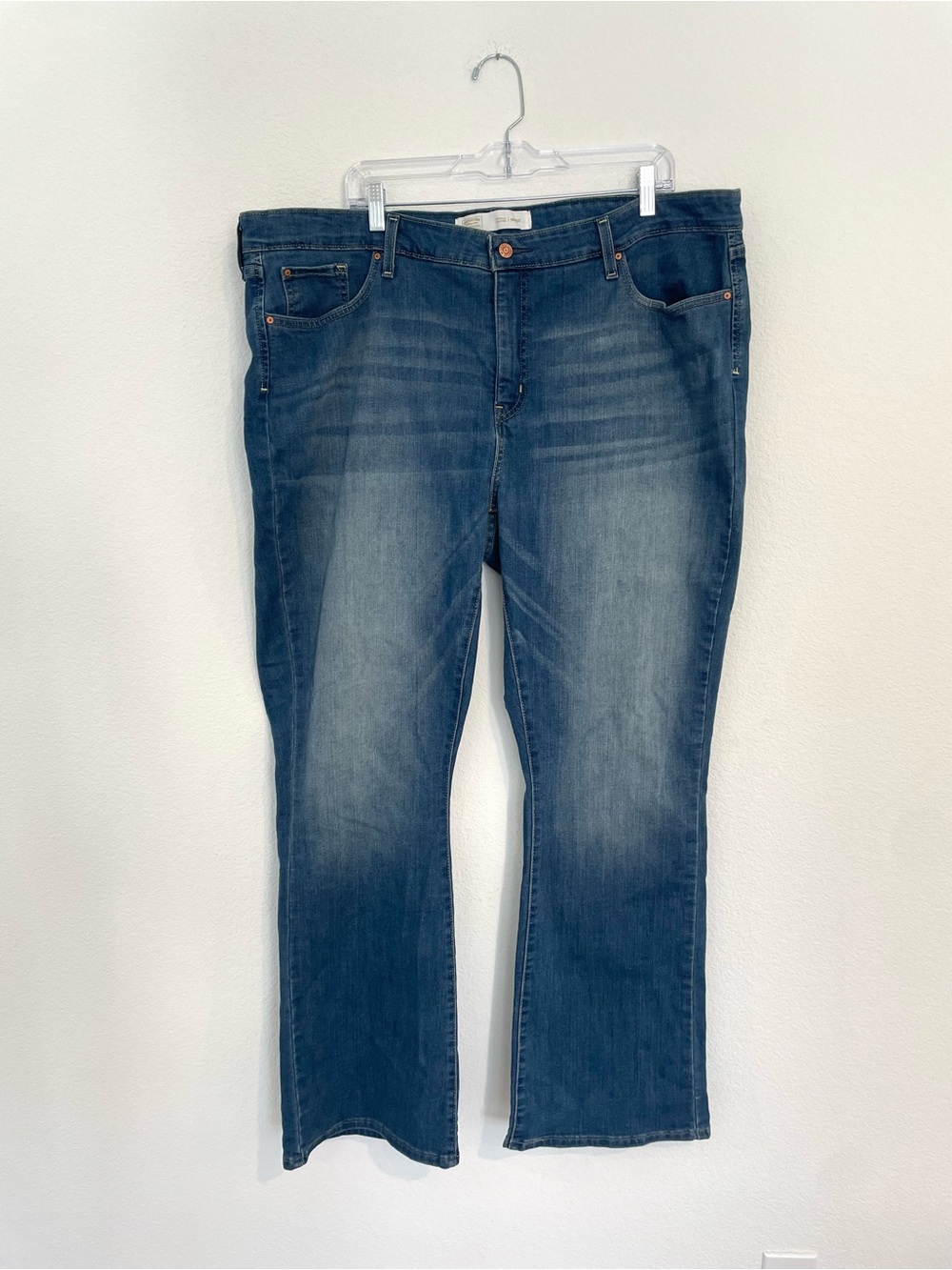 Levi's Signature Totally Shaping Bootcut Women's 37x32 Blue Jeans